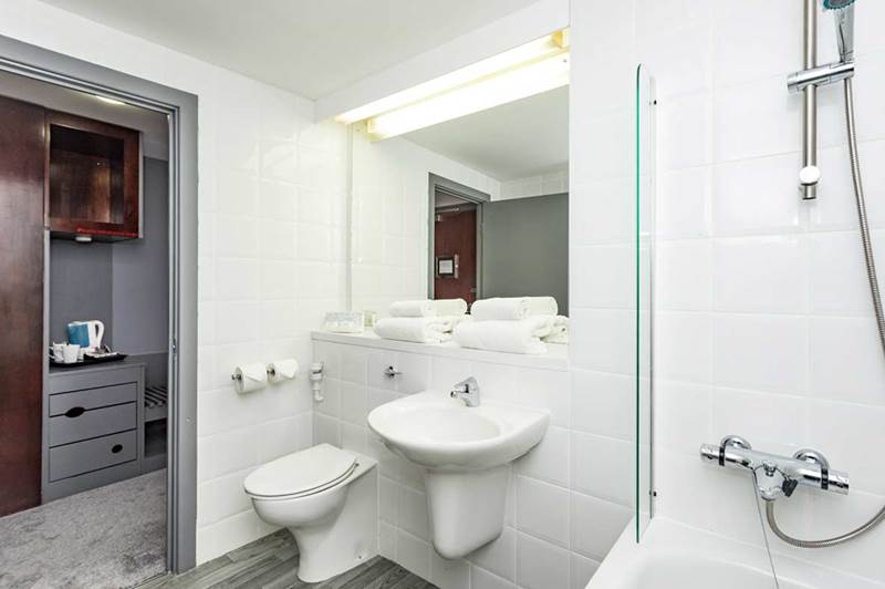 sheffield-metropolitan-bathroom01.jpg