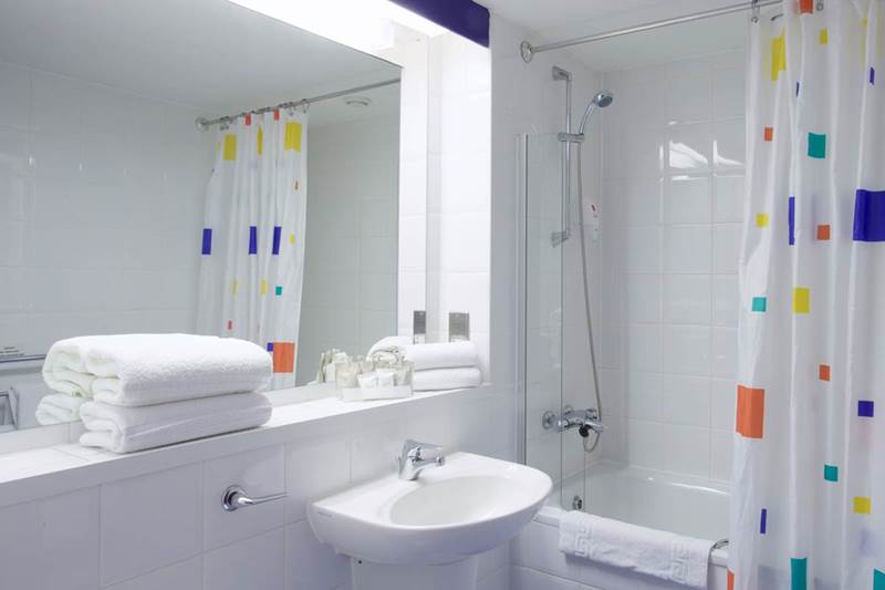 sheffield-metropolitan-bathroom-double.jpg