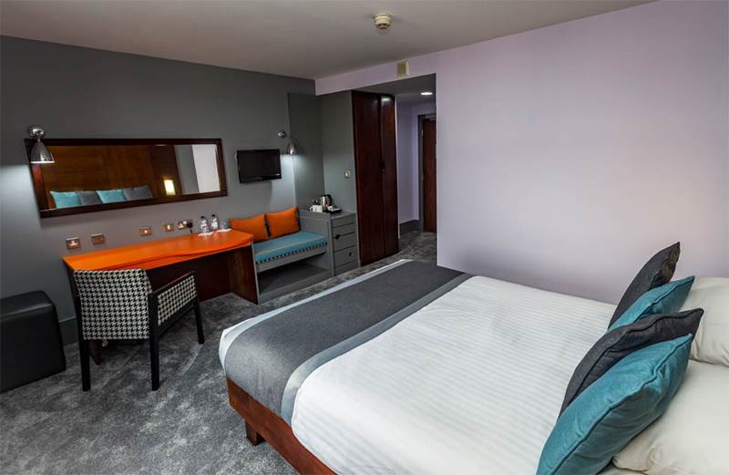 sheffield-metropolitan-hotel-bedroom.jpg