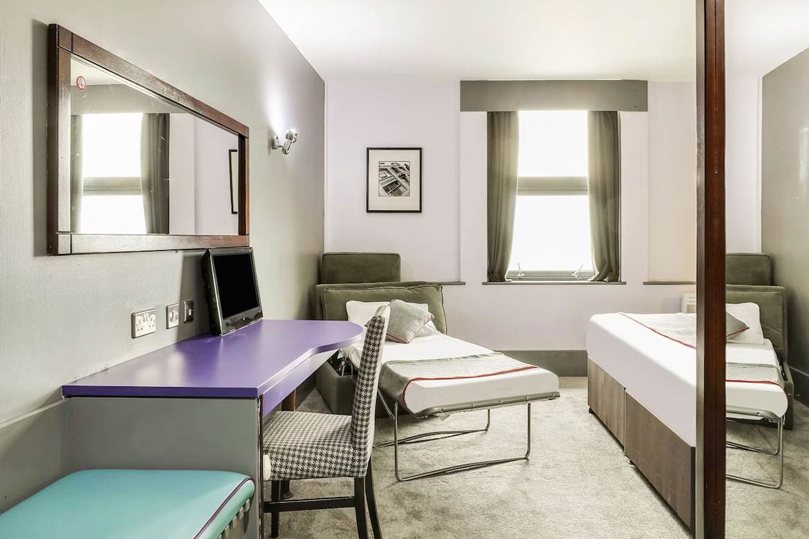 King Room sheffield-metropolitan-hotel-king-room-with-sofa-bed.jpg