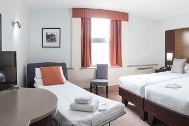 Twin Room with Sofa Bed sheffield-metropolitan-twin-room-with-sofa-bed.jpg (1)