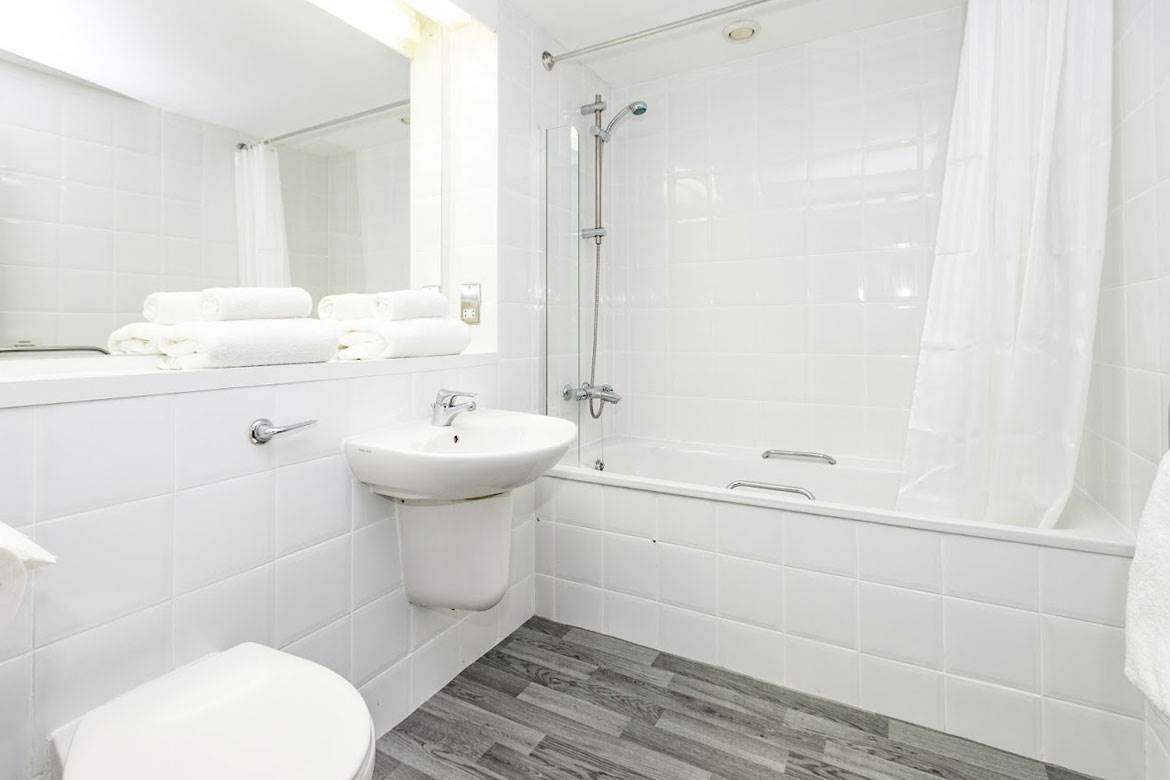 Premium King Room sheffield-metropolitan-premium-king-bathroom.jpg